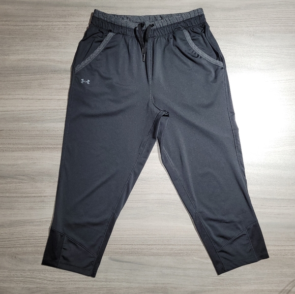 Under Armour HeatGear Women's XS Black Loose Fit Got Game Sport Crop Pant A1 - Picture 2 of 9